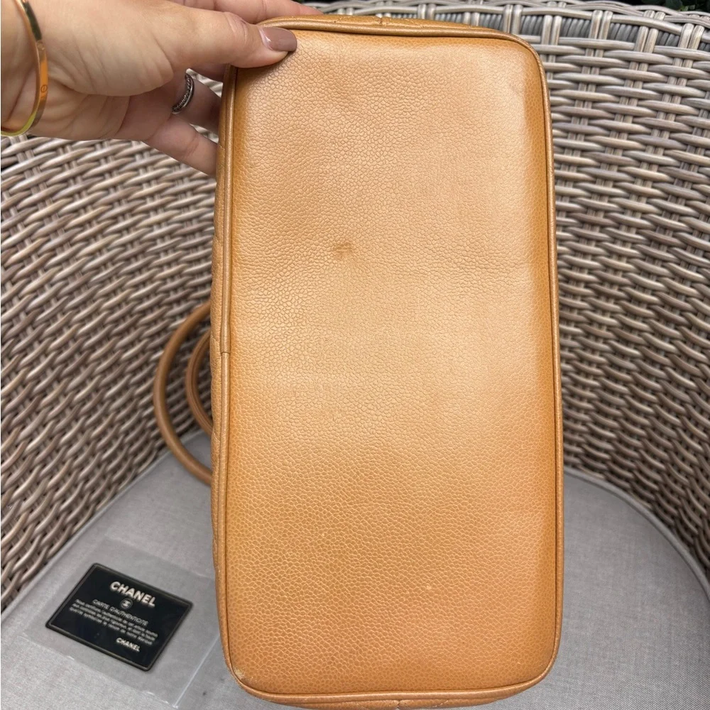 Authentic CHANEL gold MEDALLION brown camel caviar leather bag - Picture 6 of 16